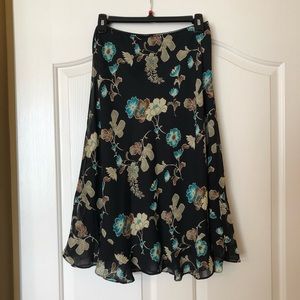 Pretty floral lined skirt size small